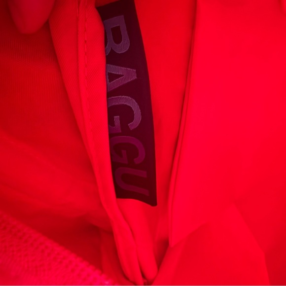 Baggu mini cloud bag in candy apple red - Picture 9 of 10